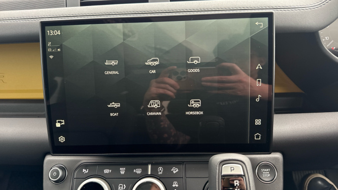 Land Rover Defender 3.0 D350 Trophy Edition Deep Sandglow 110 5dr Auto Diesel Estate - Image 43